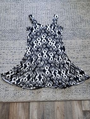 Black & White Patterned Midi Dress - Sleeveless Women's Dress